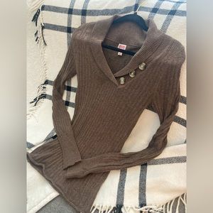 Brown long sleeve sweater